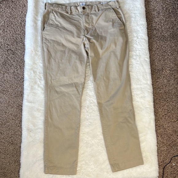 GapFlex Essential Khakis in Slim Fit with Washwell - Picture 3 of 7